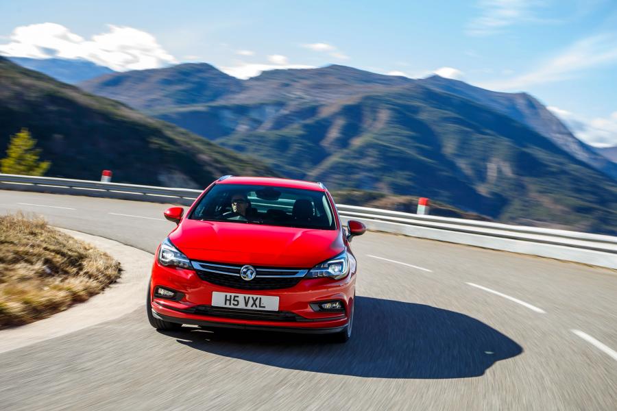 Vauxhall Astra Sports Tourer BiTurbo 2016 года  (фото 3 из 30)